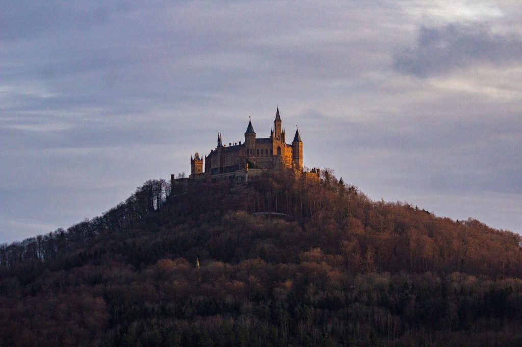 castelul micalauseni